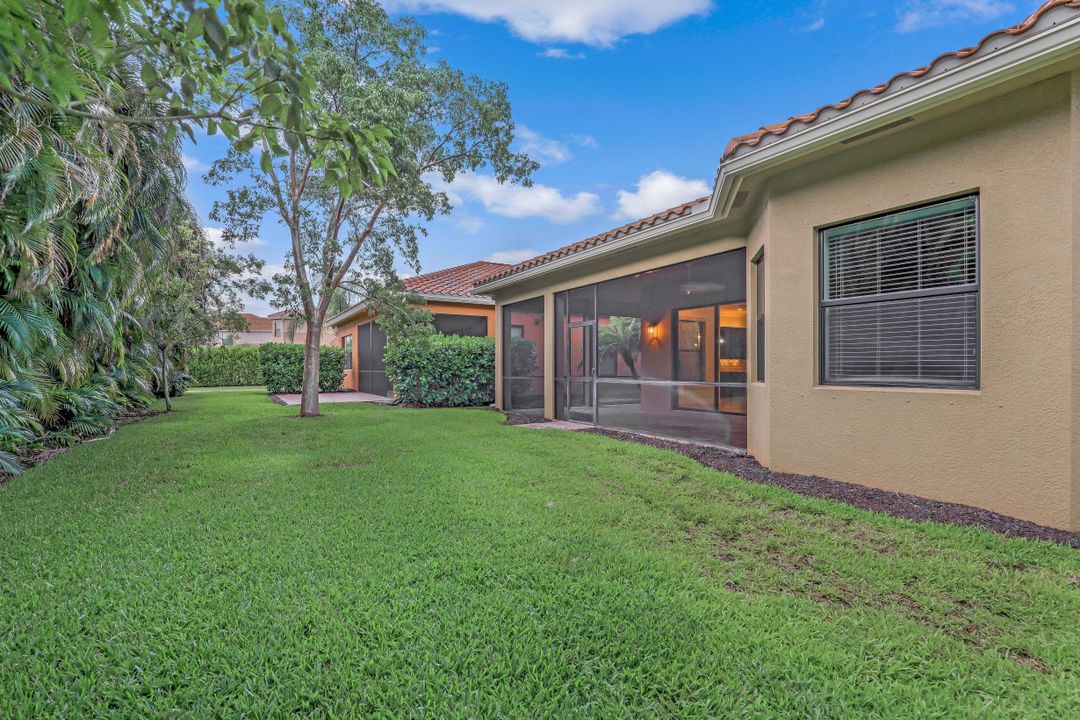 3192 Pacific Dr, Naples, FL 34119