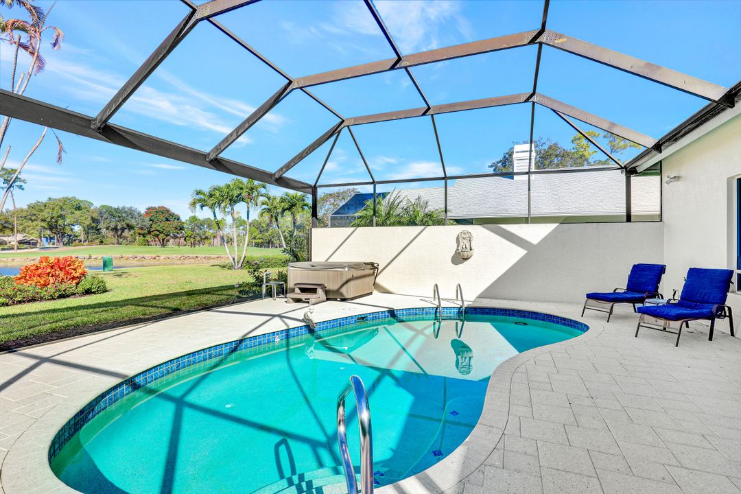 242 Edgemere Way E, Naples, FL 34105