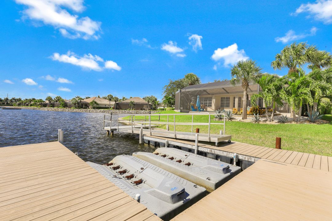 8826 Spinner Cove Ln, Naples, FL 34120