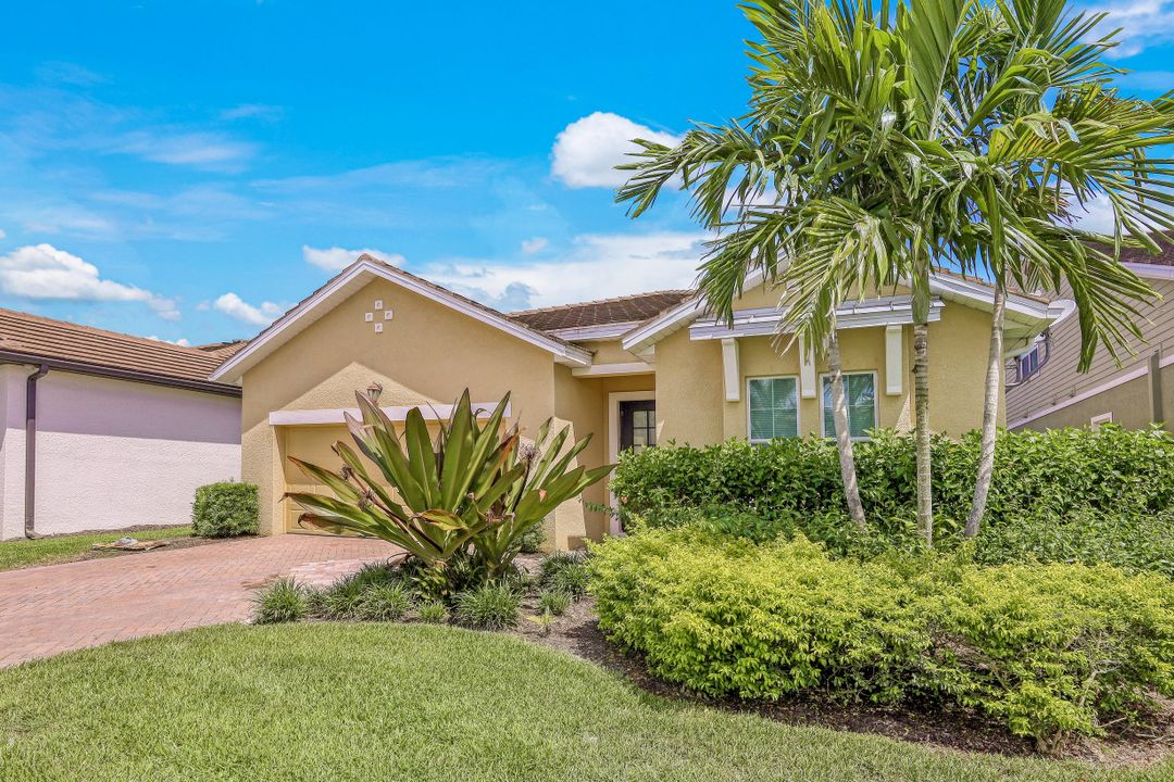 3271 Pilot Cir, Naples, FL 34120