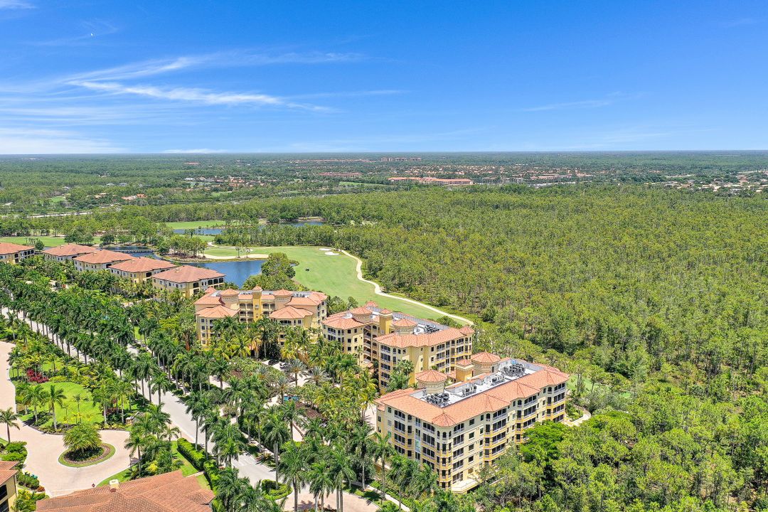 2738 Tiburon Blvd E #B-406, Naples, FL 34109