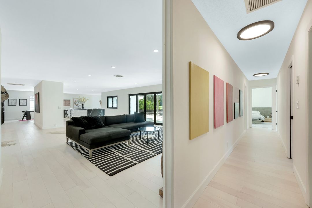 70 Thorncrest Ln, Naples, FL 34113