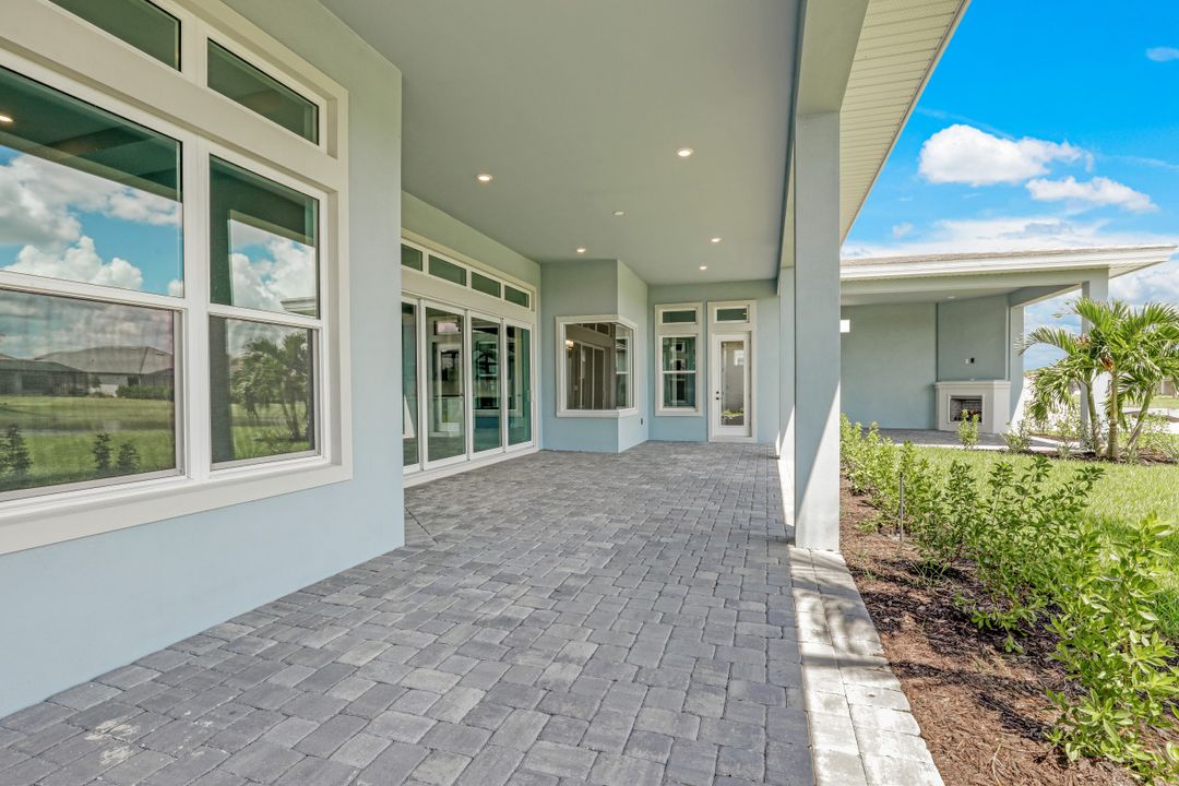 11430 Canal Grande Dr, Fort Myers, FL 33913
