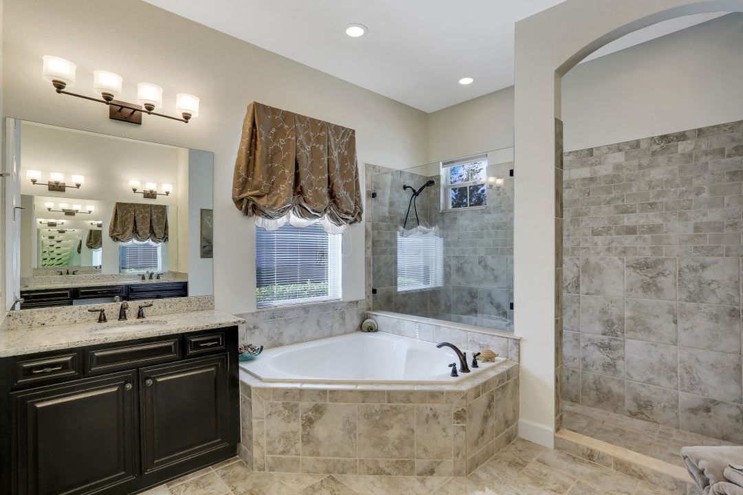 9755 Nickel Ridge Cir, Naples, FL 34120