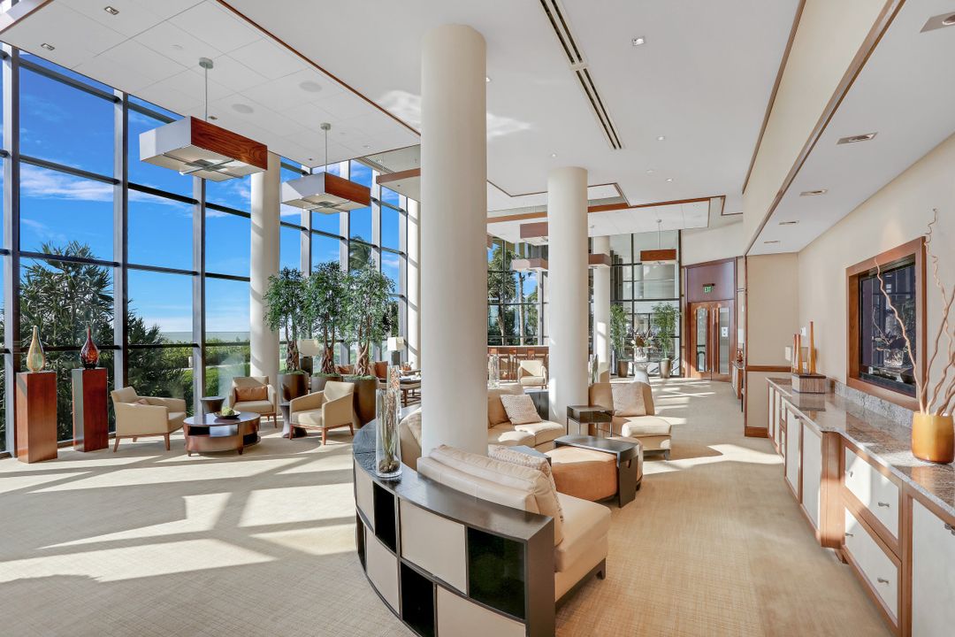 4951 Gulf Shore Blvd #302, Naples, FL 34103