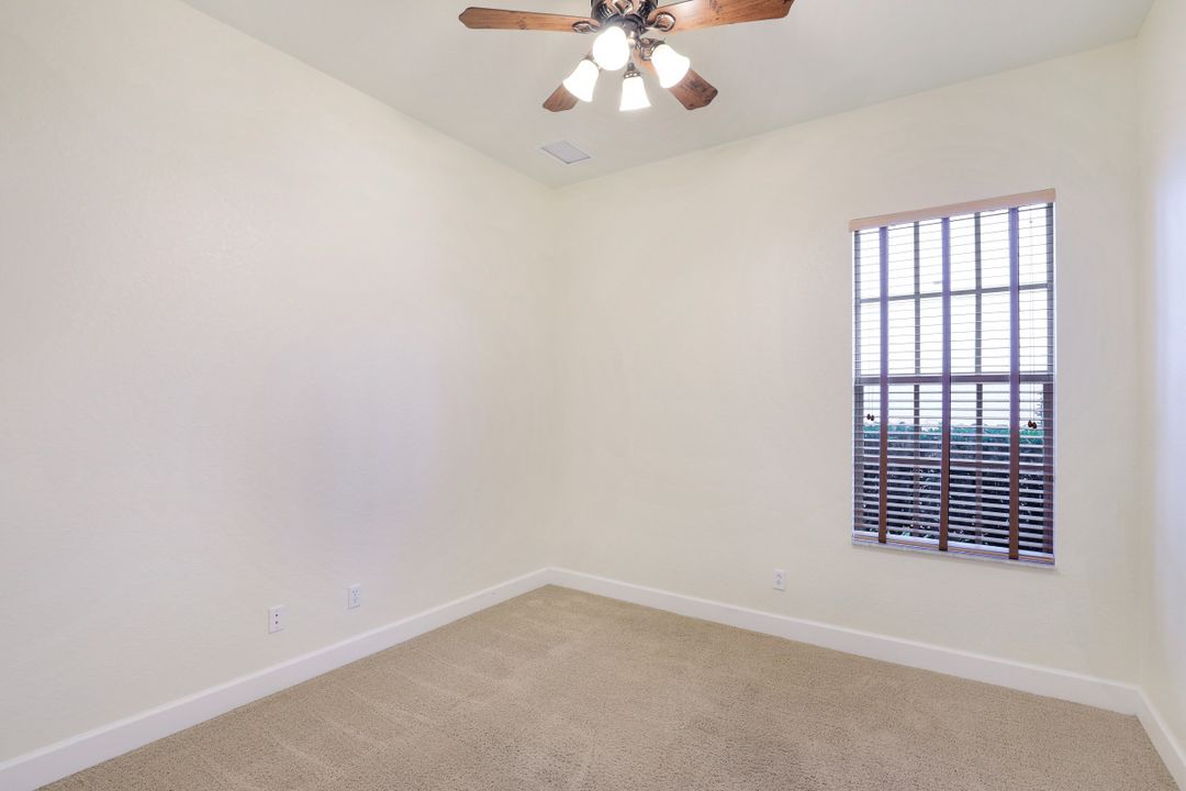 9176 Quartz Ln, Naples, FL 34120