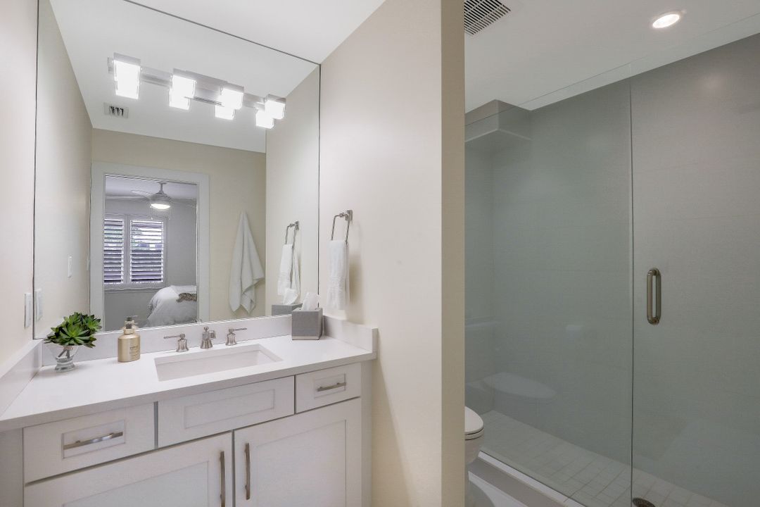 225 5th Ave S #104, Naples, FL 34102