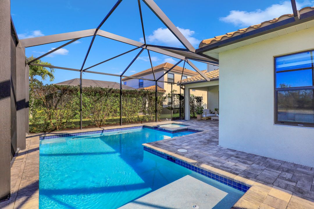 7742 Cypress Walk Dr, Fort Myers, FL 33966