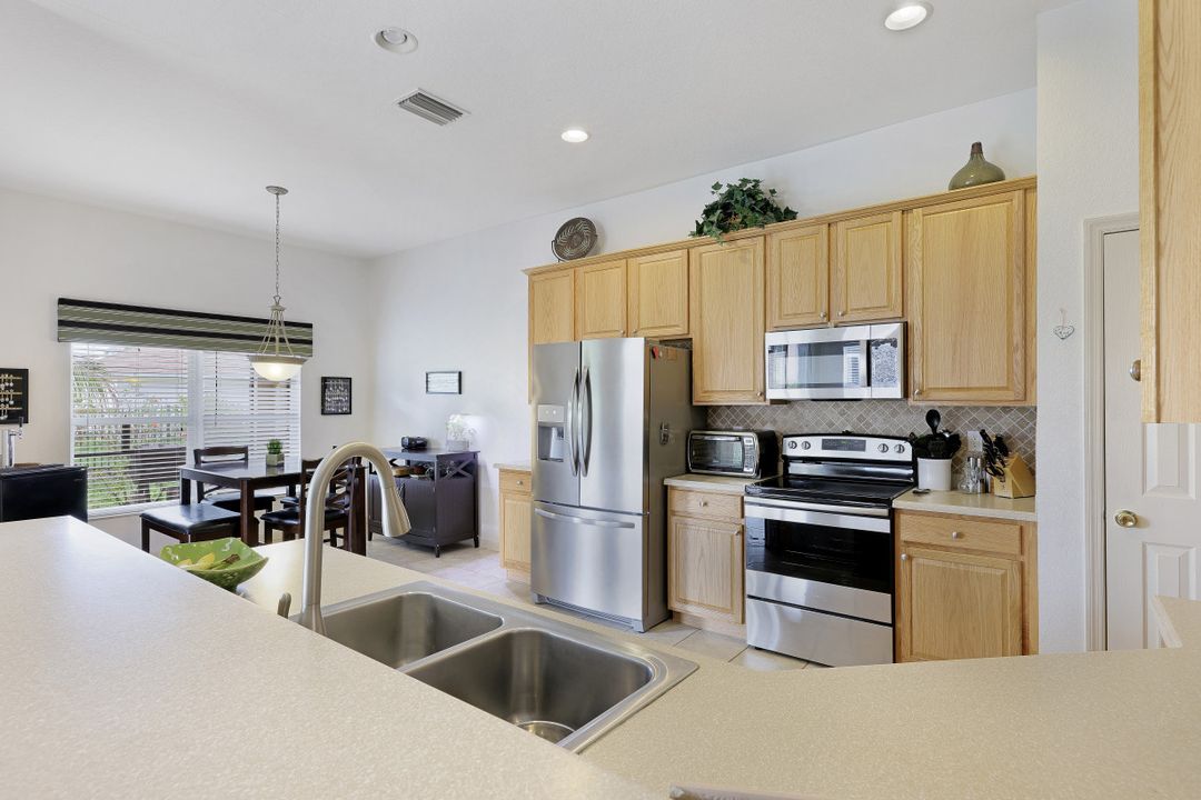 2157 Cape Heather Cir, Cape Coral, FL 33991