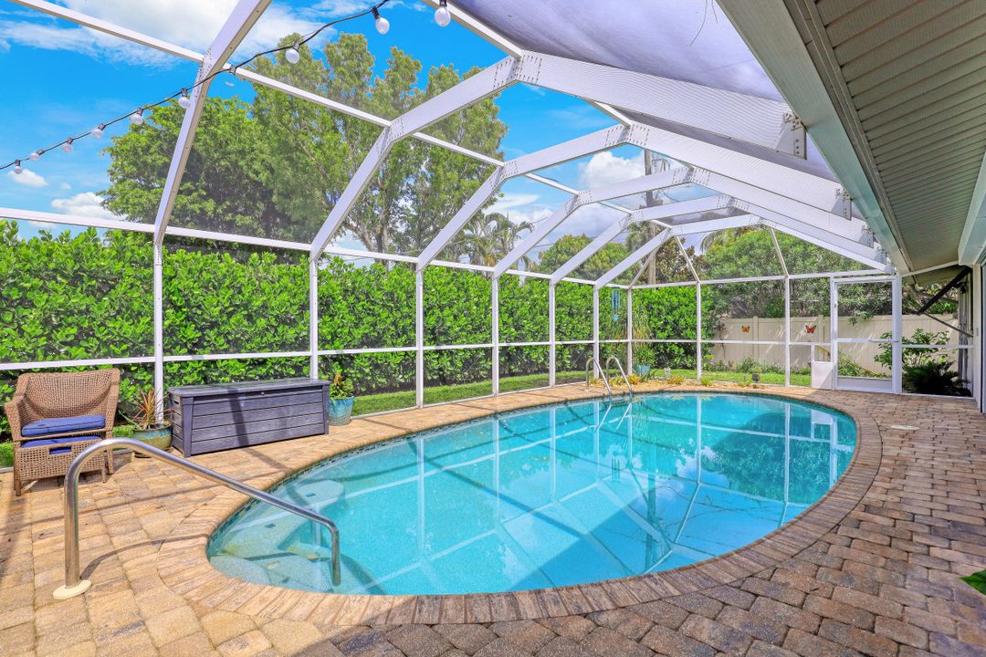 8719 Crest Ln, Fort Myers, FL 33907
