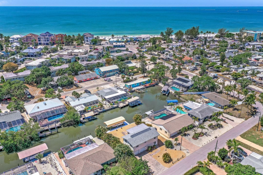 230 Donora Blvd, Fort Myers Beach, FL 33931