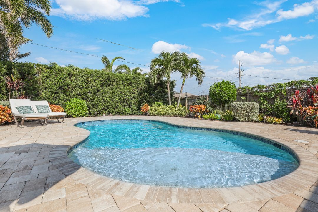 565 98th Ave N, Naples, FL 34108