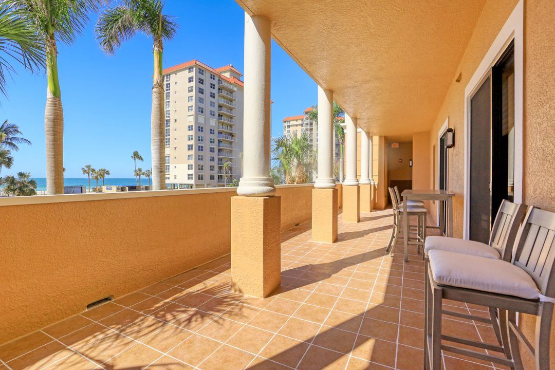 10620 Gulf Shore Dr  #203, Naples, FL 34108