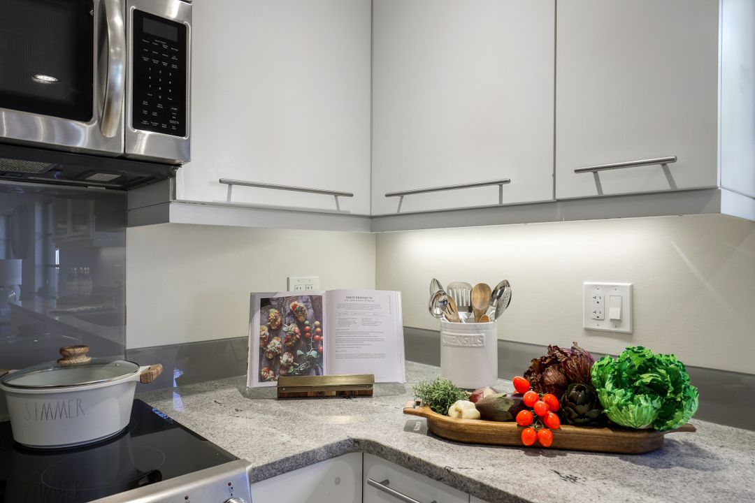 640 98th Ave N, Naples, FL 34108