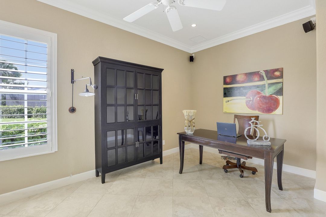 9131 Crystal Ct, Naples, FL 34120