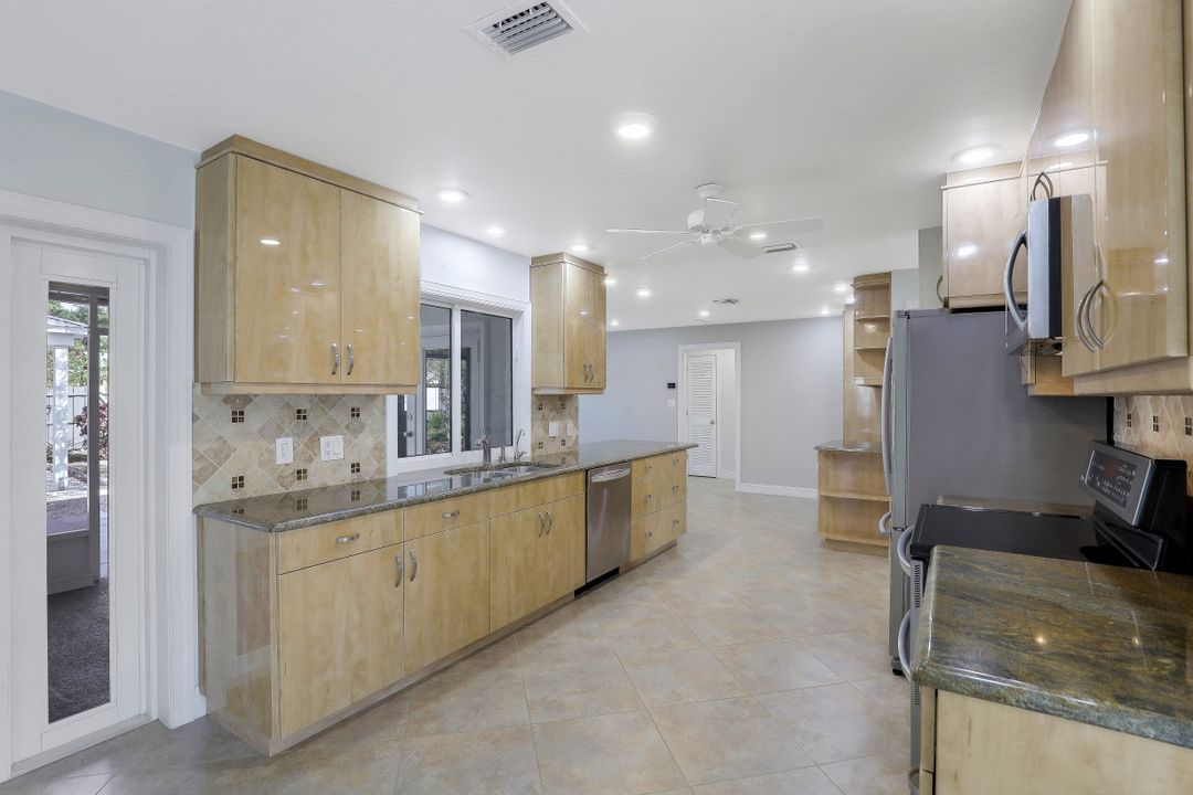 128 Coral Vine Dr, Naples, FL 34110