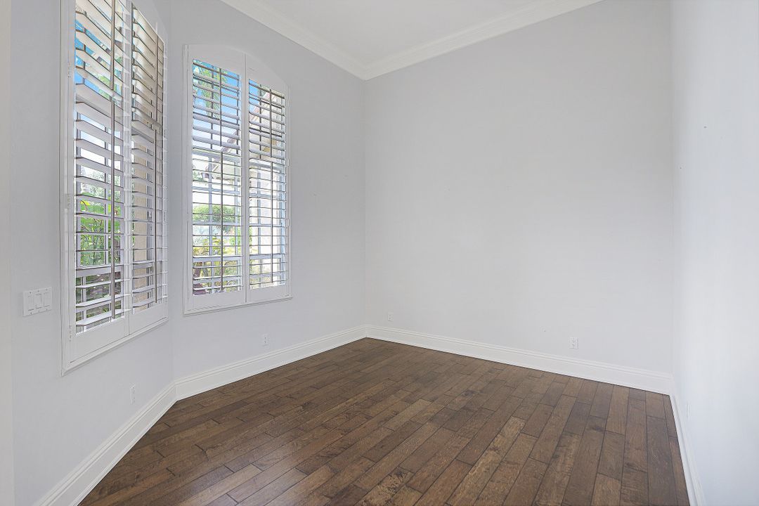 1905 Fairfax Cir, Naples, FL 34109