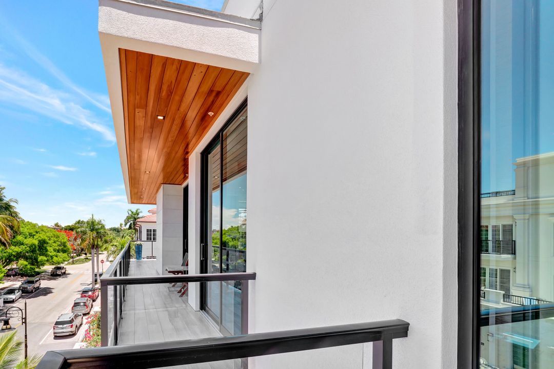 505 5th Ave S #303, Naples, FL 34102