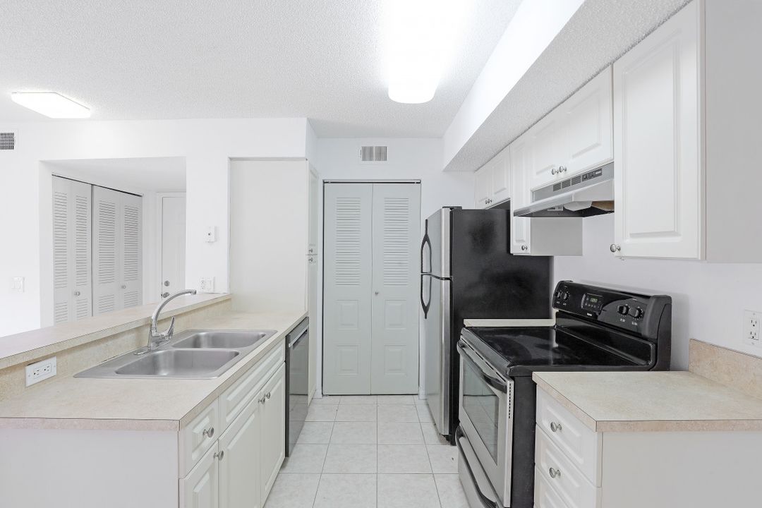 2058 Arbour Walk Cir #3313, Naples, FL 34109