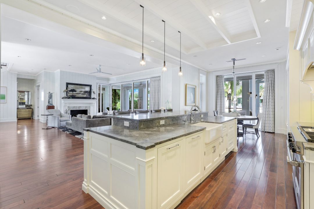 631 17th Ave S, Naples, FL 34102
