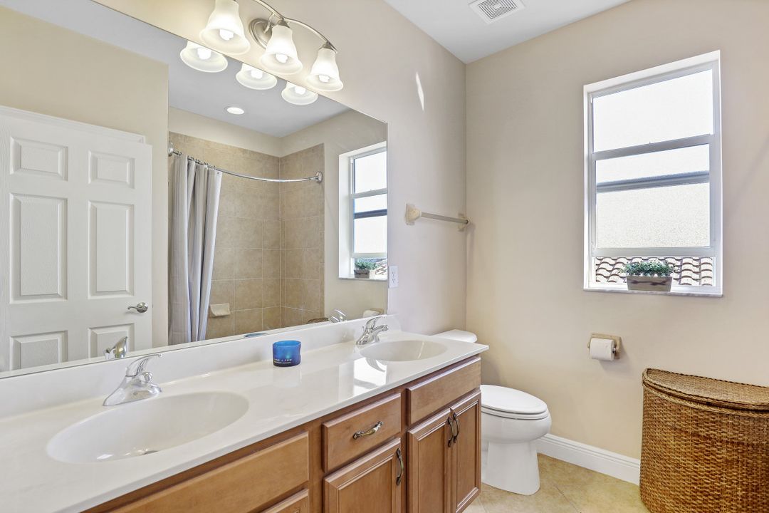 7632 Martino Cir, Naples, FL 34112