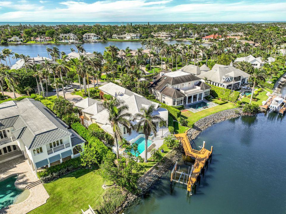 925 Spyglass Ln, Naples, FL 34102