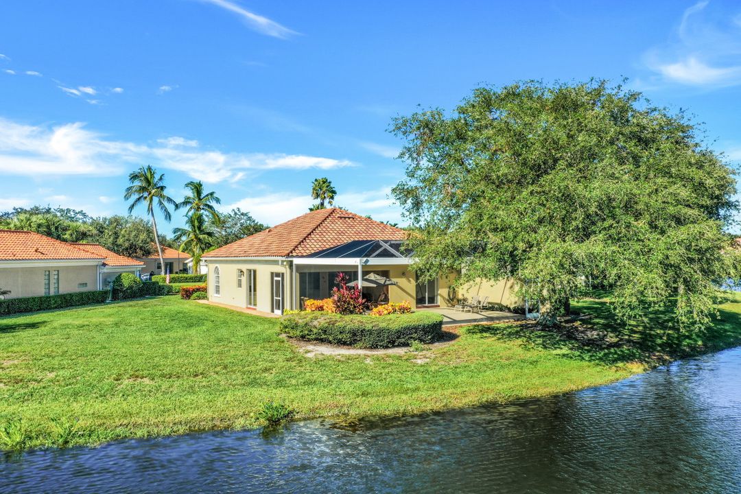 5500 Freeport Ln, Naples, FL 34119