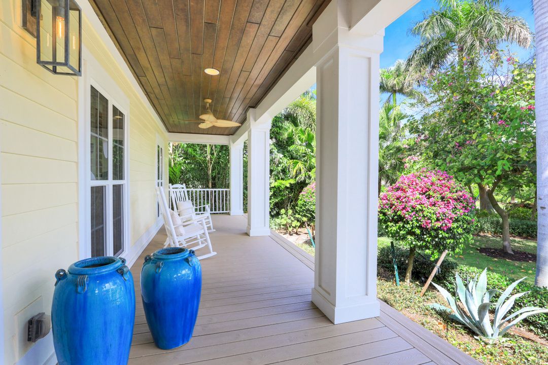 154 4th Ave N, Naples, FL 34102