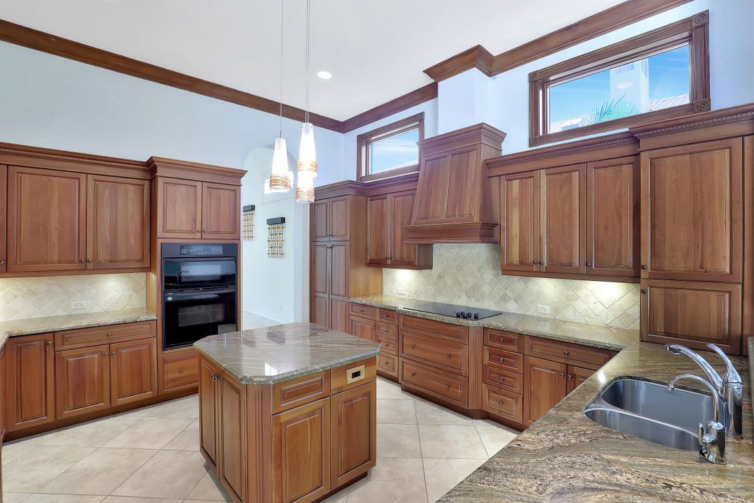 9155 Torrefino Ct, Naples, FL 34109