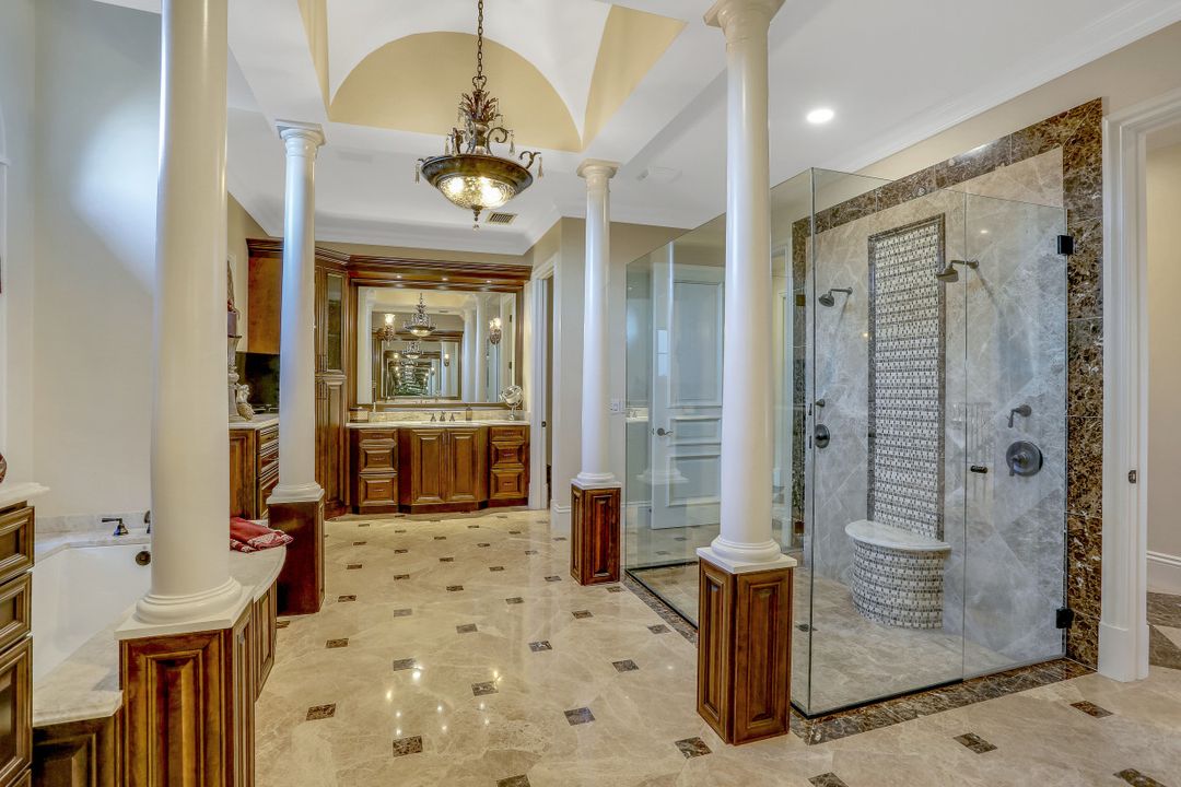 172 Seabreeze Ave, Naples, FL 34108