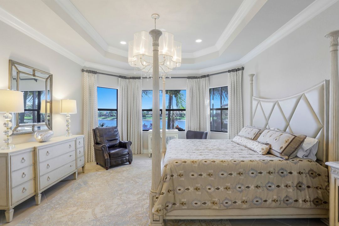 2748 Crystal Way, Naples, FL 34119