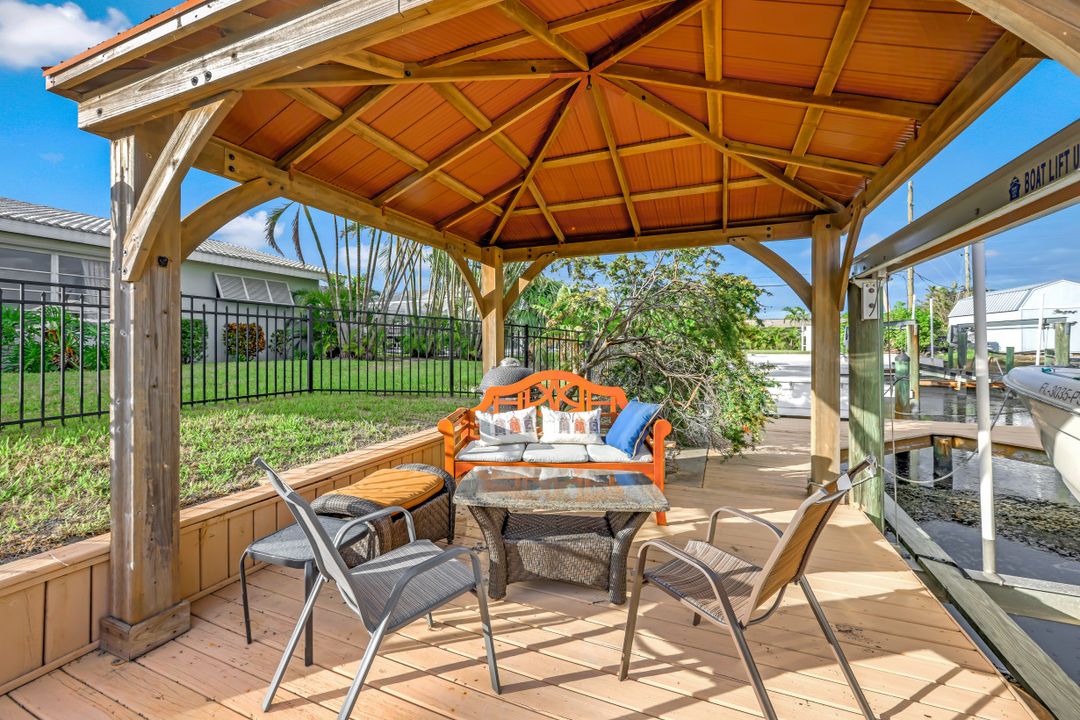 5305 Del Monte Ct, Cape Coral, FL 33904