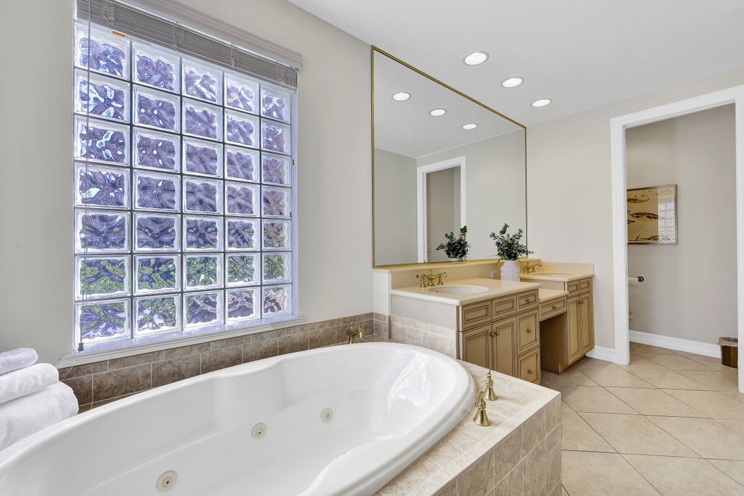 2850 Tiburon Blvd E #101, Naples, FL 34109