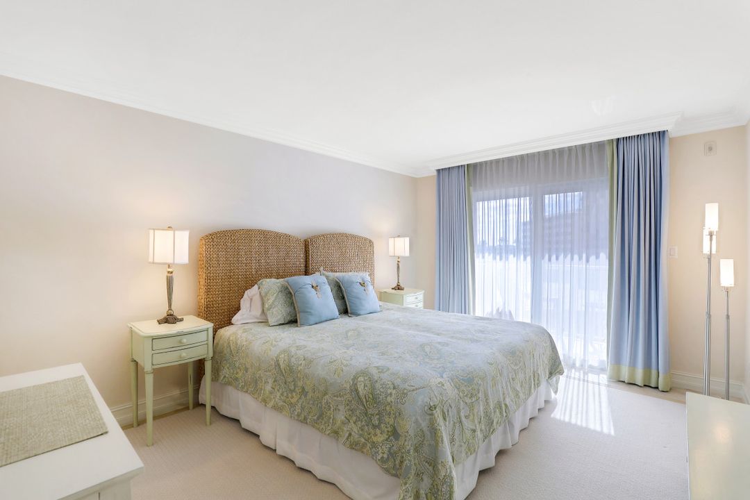 3450 Gulf Shore Blvd N #313, Naples, FL 34103