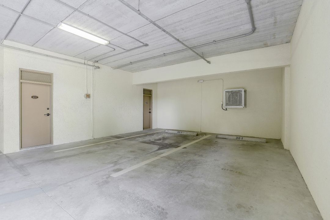 2542 Marquesa Royale Ln #301, Naples, FL 34109