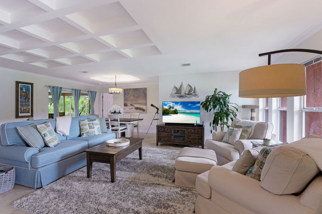 989 E Valley Dr, Bonita Springs, FL 34134