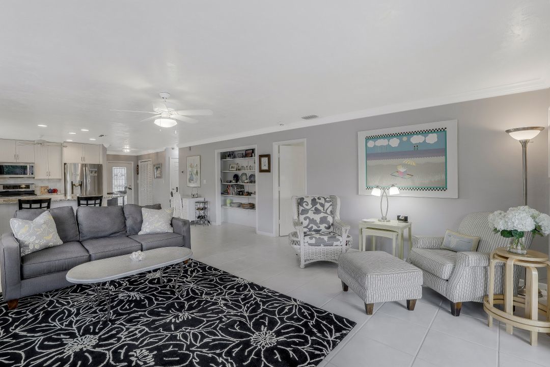 562 100th Ave N, Naples, FL 34108