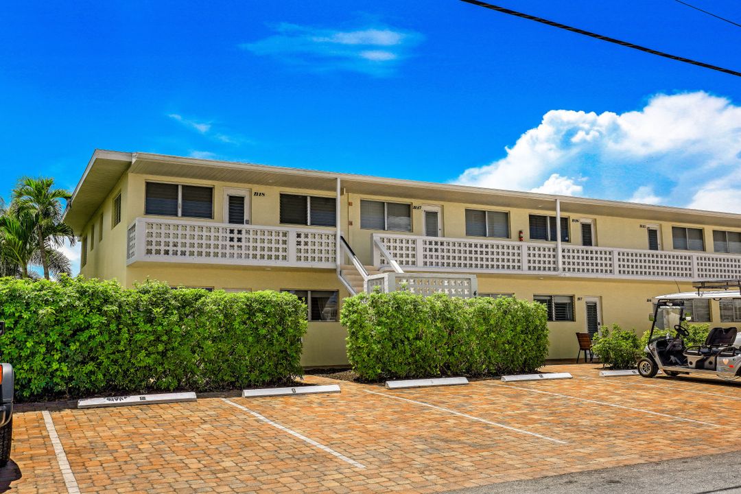 473 12th Ave S #B-9, Naples, FL 34102