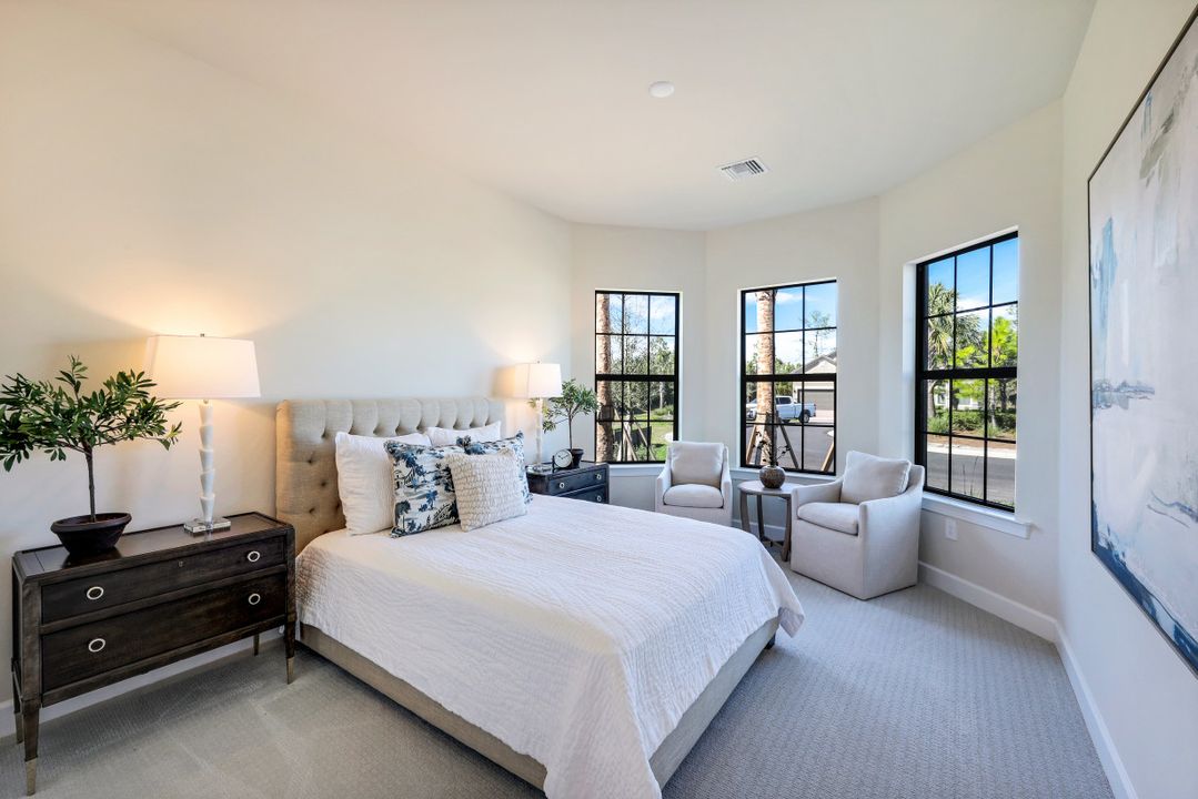 9528 Curlew Dr, Naples, FL 34120