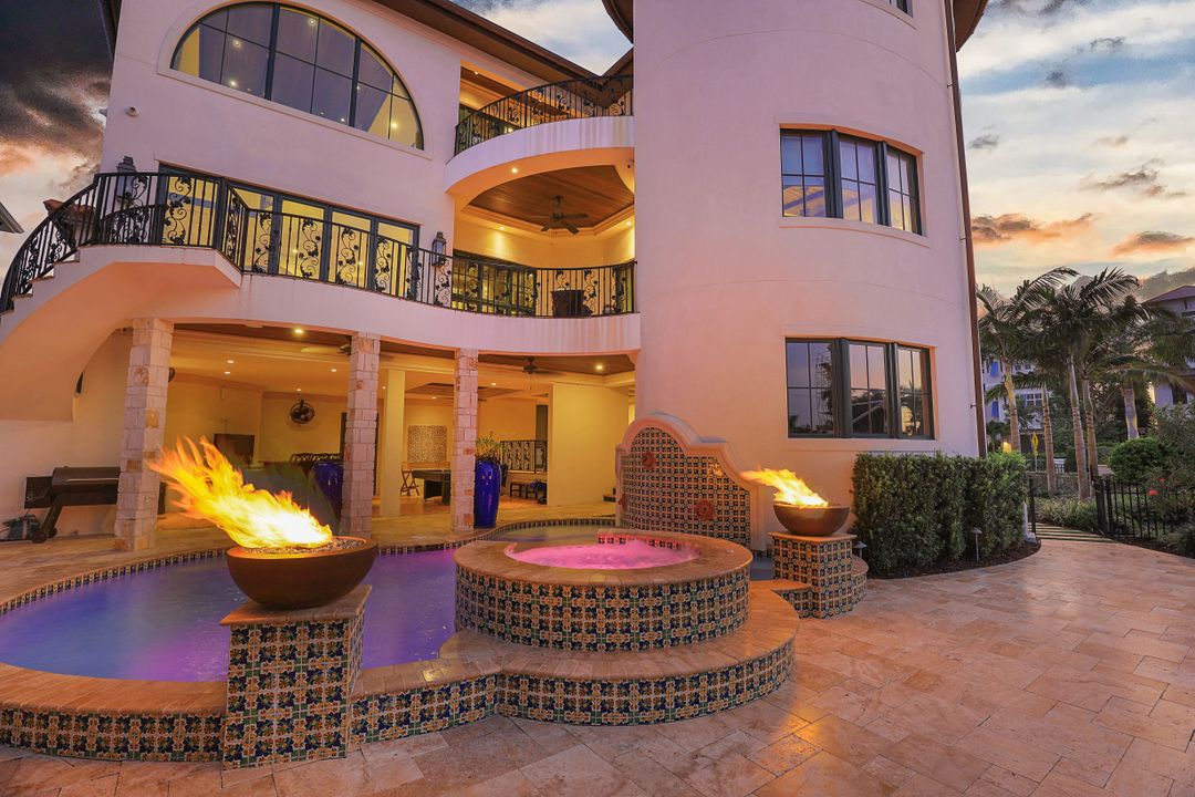 10080 Gulf Shore Dr, Naples, FL 34108