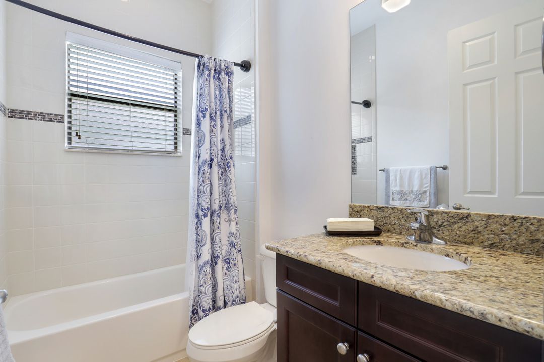 13719 Luna Dr, Naples, FL 34109