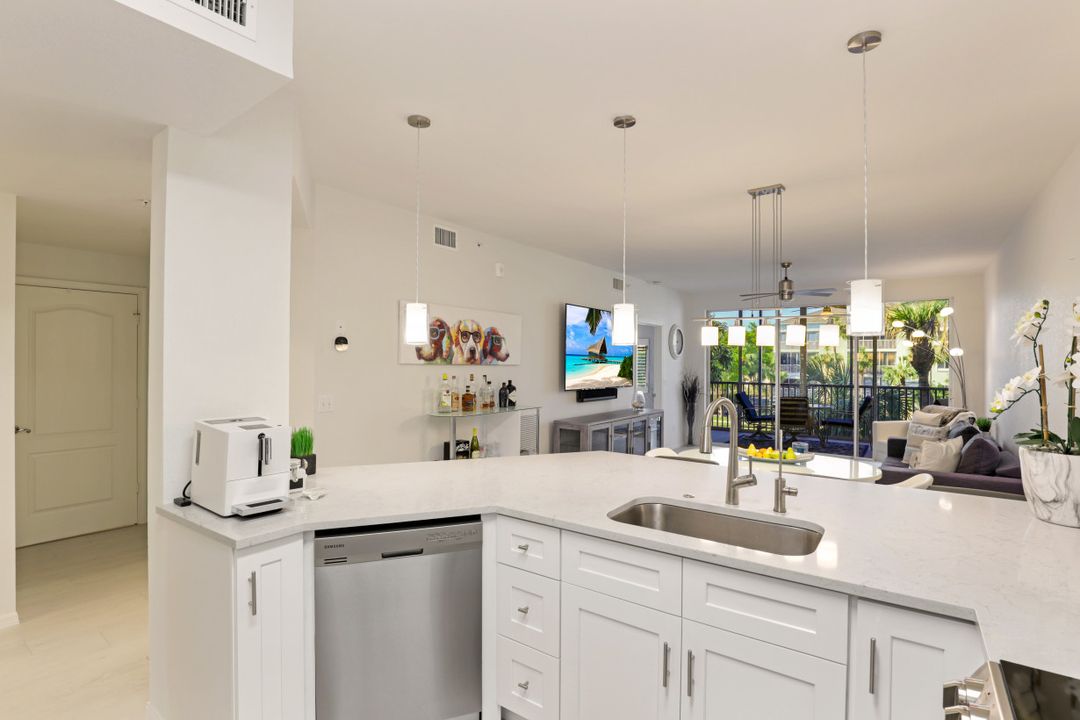 7718 Pebble Creek Cir #203, Naples, FL 34108