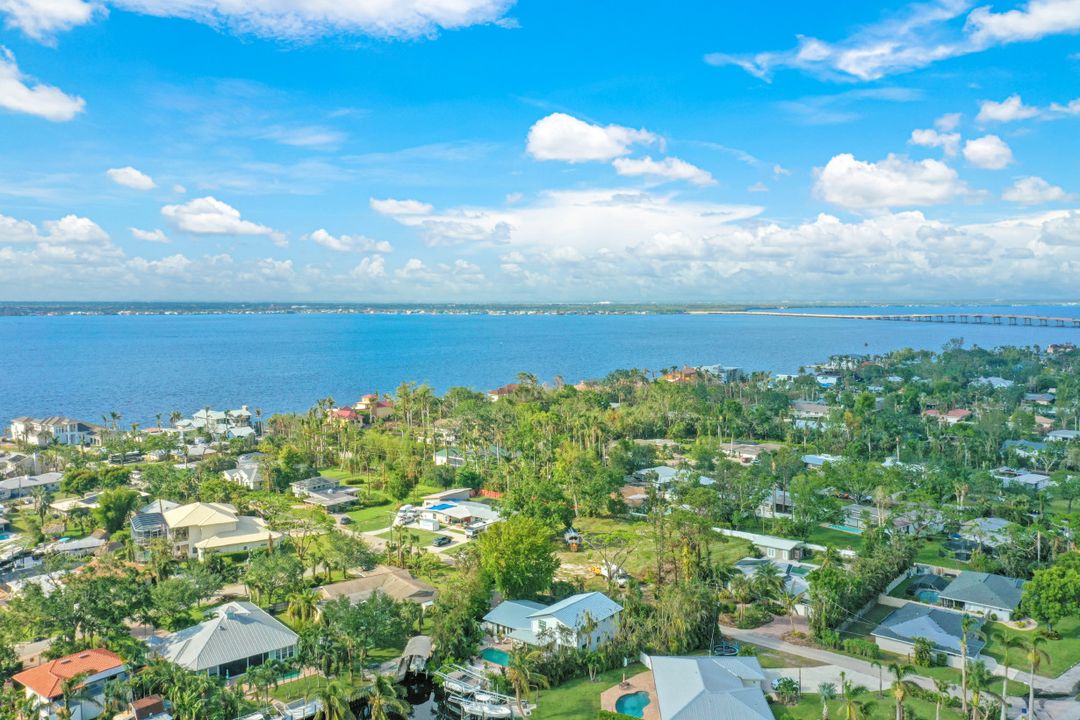 1030 Aqua Ln, Fort Myers, FL 33919