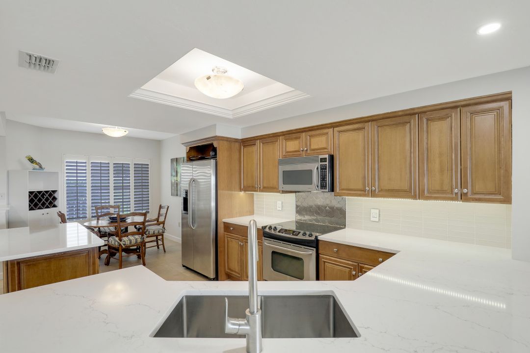 13105 Vanderbilt Dr #408, Naples, FL 34110