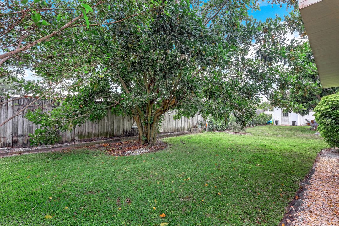 628 104th Ave N, Naples, FL 34108