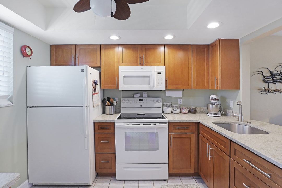 1004 Manatee Rd #H301, Naples, FL 34114