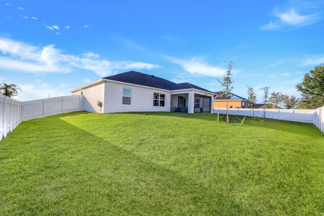 117 NW 27th Pl, Cape Coral, FL 33993