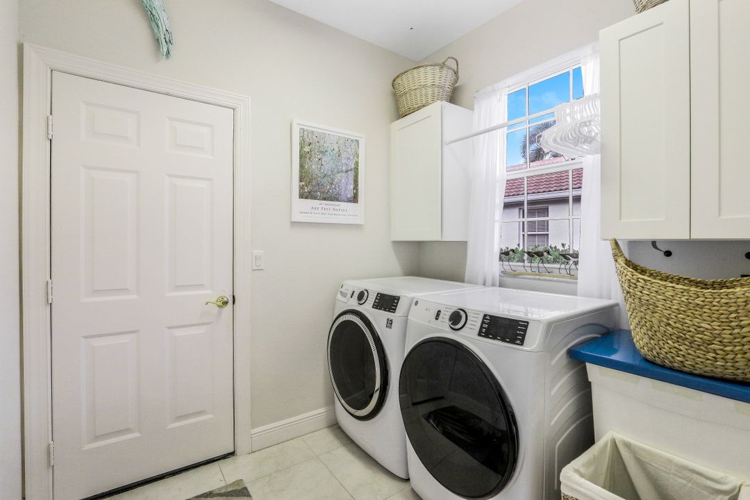 8591 Peppertree Way, Naples, FL 34114