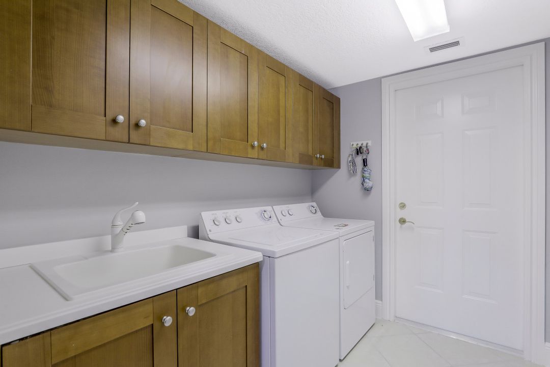 9206 Museo Cir #104, Naples, FL 34114