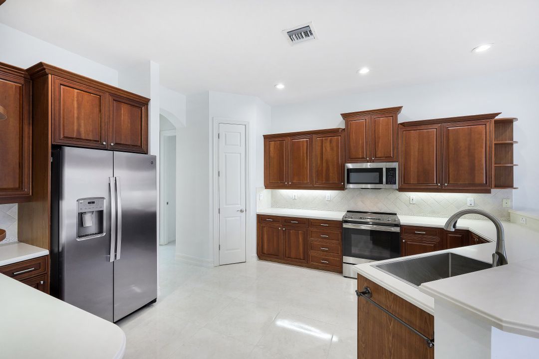 4899 Rustic Oaks Cir, Naples, FL 34105